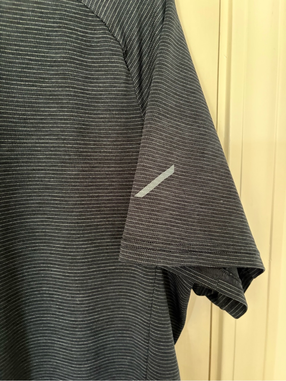 GAP Men’s hill city navy performance tee size large - Picture 3 of 8